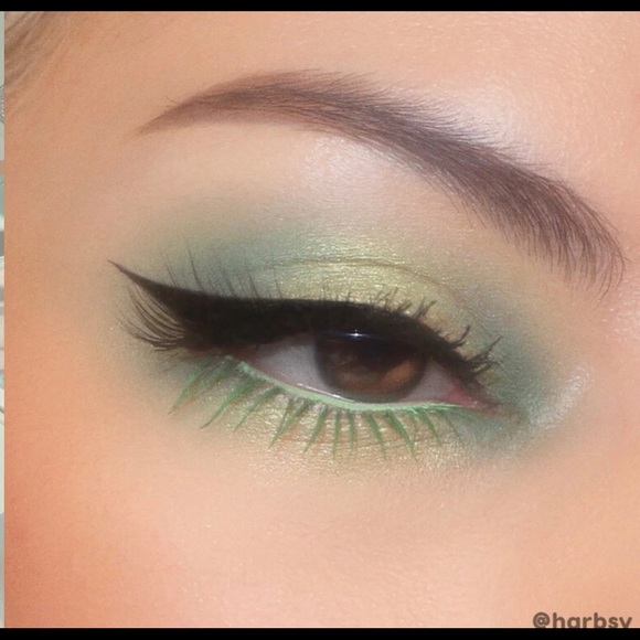 Colourpop The Child Baby Yoda Eyeshadow Palette - Picture 7 of 7